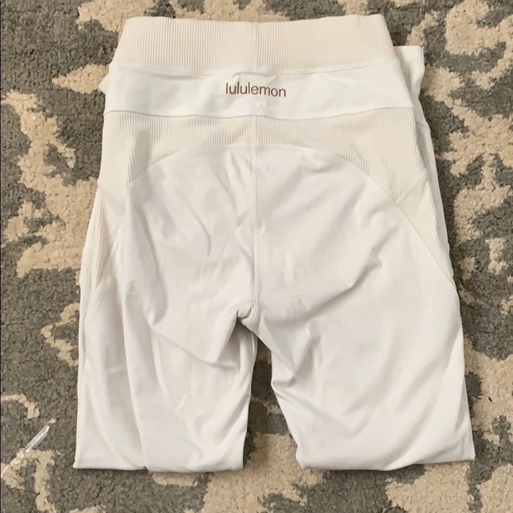 Lulu lemon ribbed white leggings size 4 length 25’